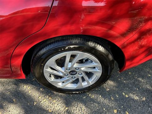 Certified 2025 Subaru Impreza 2.0i image 11