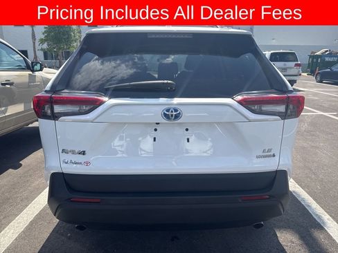 Used 2021 Toyota RAV4 LE AWD/4WD image 5