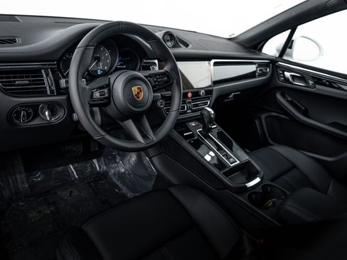New 2026 Porsche Macan S image 4