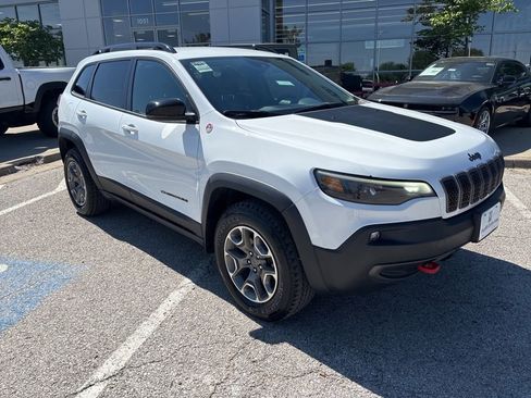 Used 2022 Jeep Cherokee Trailhawk w/ Comfort/Convenience Group AWD/4WD image 6