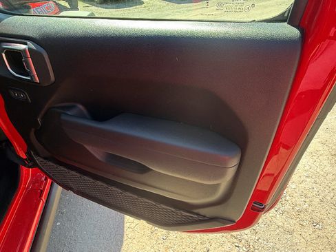 Used 2025 Jeep Wrangler Unlimited Rubicon 4xe w/ Convenience Group image 18