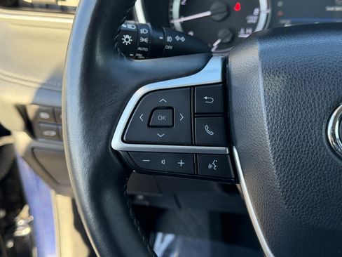 Used 2023 Toyota Highlander XLE image 25