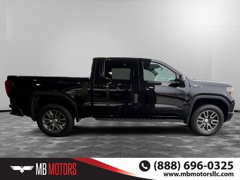 Used 2022 GMC Sierra 1500 AT4 image 2