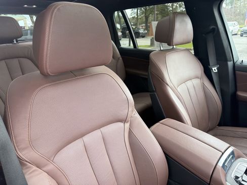 Used 2022 BMW X7 xDrive40i w/ Executive Package image 21