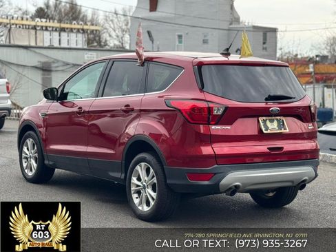 Used 2019 Ford Escape SE image 5