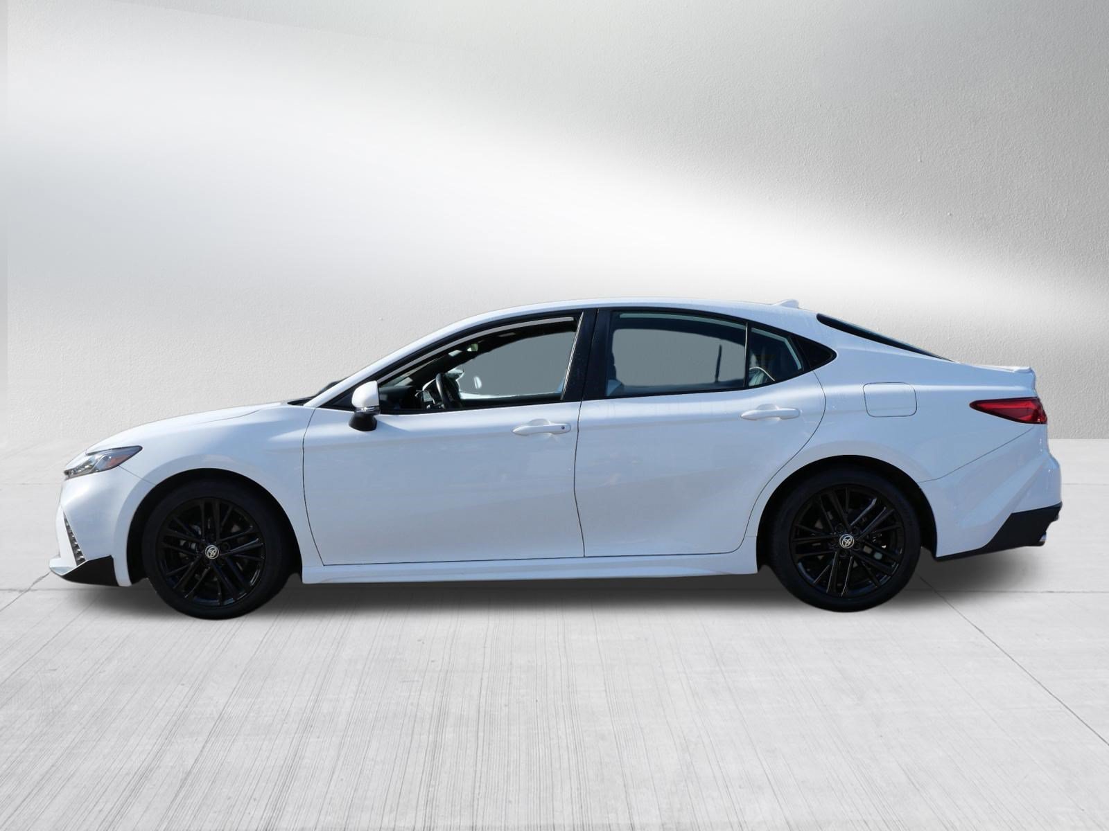 Certified 2025 Toyota Camry SE FWD image 4