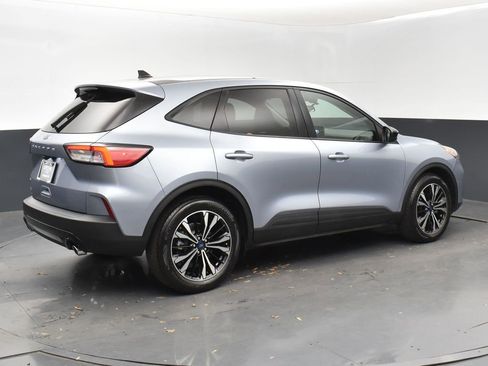 Used 2022 Ford Escape SE w/ SE Sport Appearance Package image 7