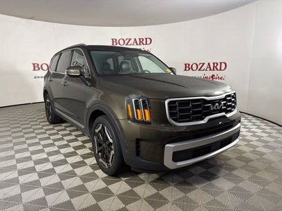 Used 2024 Kia Telluride S w/ S Sunroof Package