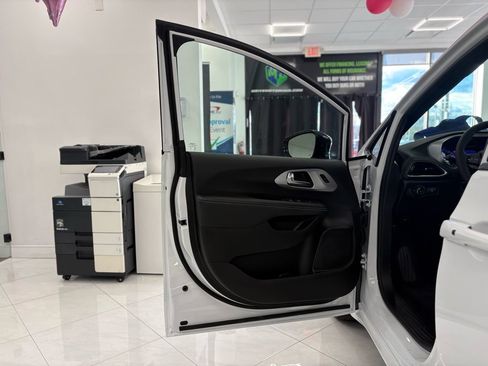 Used 2026 Chrysler Pacifica Limited w/ S Appearance Package image 44