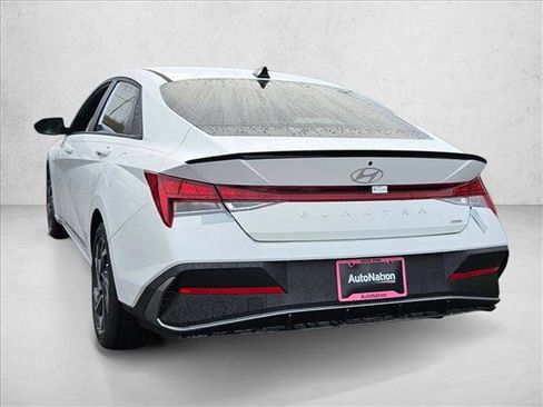 Used 2025 Hyundai Elantra SEL image 9
