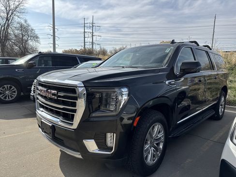 Used 2021 GMC Yukon XL SLT w/ SLT Luxury Plus Package image 2