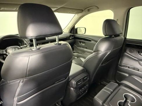 Used 2025 Honda Pilot EX-L image 34