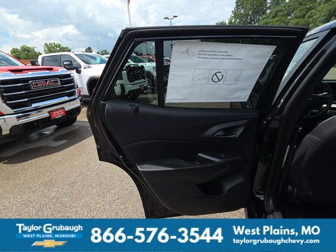 New 2026 Chevrolet Trax LS w/ LS Convenience Package FWD image 26