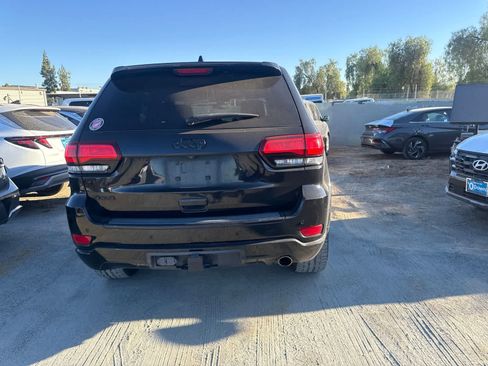 Used 2017 Jeep Grand Cherokee Altitude AWD/4WD image 6