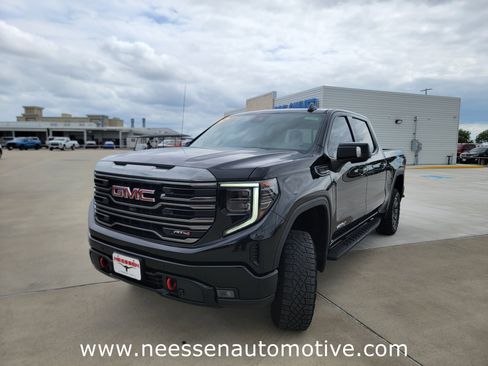 Used 2024 GMC Sierra 1500 AT4 w/ Technology Package AWD/4WD image 3