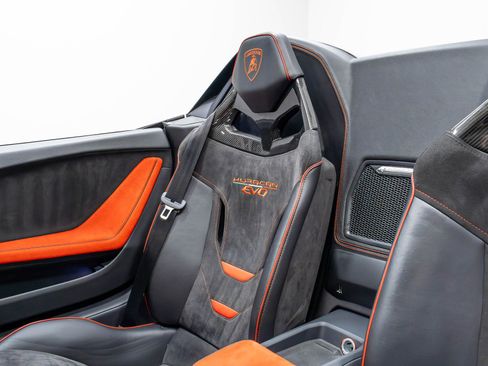 Used 2021 Lamborghini Huracan EVO RWD image 16