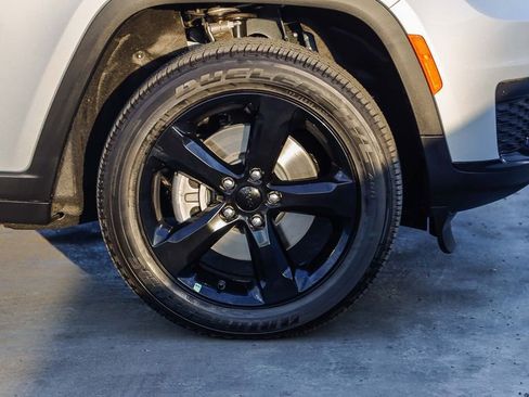 New 2025 Jeep Grand Cherokee L Altitude image 11