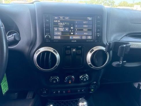 Used 2017 Jeep Wrangler Sahara w/ Dual Top Group AWD/4WD image 17