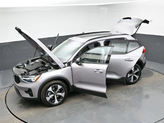 New 2026 Volvo XC40 B5 Plus w/ Protection Package Premier AWD/4WD image 43