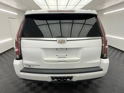 Used 2016 Cadillac Escalade Luxury AWD/4WD image 13