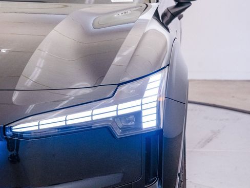 New 2025 Volvo EX30 Ultra w/ Protection Package Premier image 8
