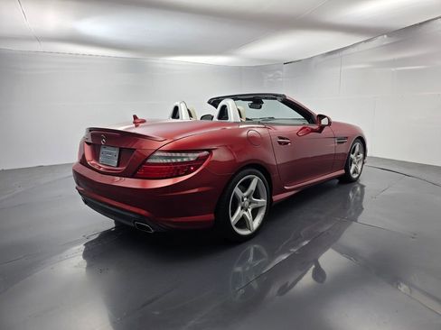 Used 2016 Mercedes-Benz SLK 300 image 4