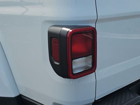 Used 2023 Jeep Gladiator Mojave w/ Cold Weather Group AWD/4WD image 31