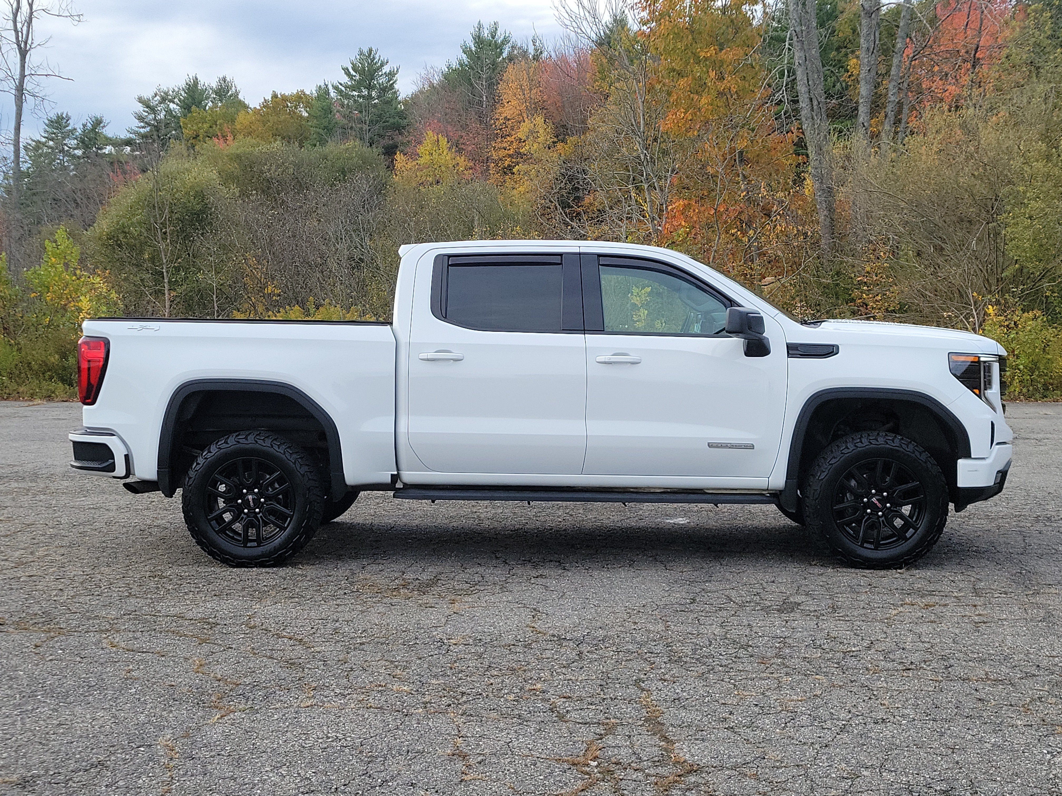 Used 2022 GMC Sierra 1500 Elevation AWD/4WD image 4