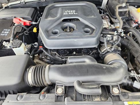 Used 2020 Jeep Wrangler Unlimited Sahara AWD/4WD image 36