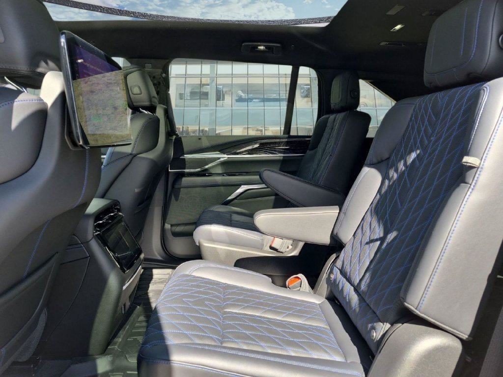 New 2026 Cadillac Escalade IQ Sport 1 w/ LPO, ONYX Package AWD/4WD image 12