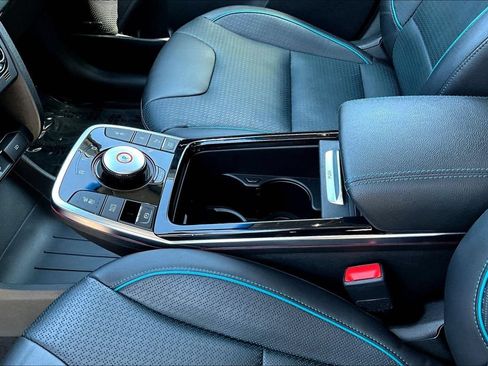 Used 2019 Kia Niro EX Premium FWD image 19