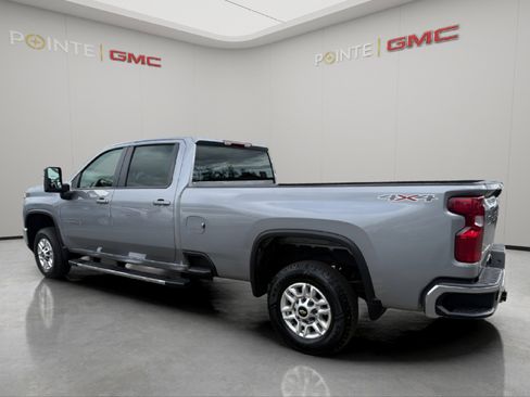 Used 2025 Chevrolet Silverado 2500 LT w/ Convenience Package AWD/4WD image 4