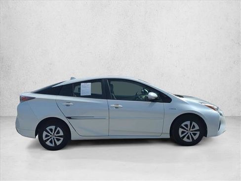 Certified 2016 Toyota Prius Two FWD image 4