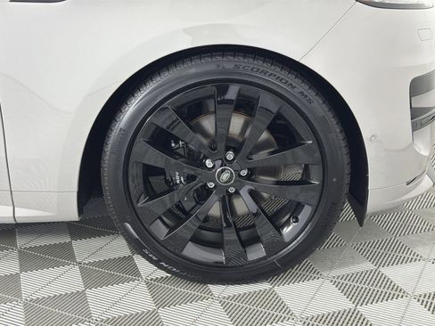 New 2025 Land Rover Range Rover Sport Dynamic SE image 36