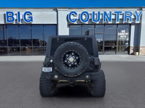 Used 2017 Jeep Wrangler Unlimited Rubicon w/ Connectivity Group AWD/4WD image 6