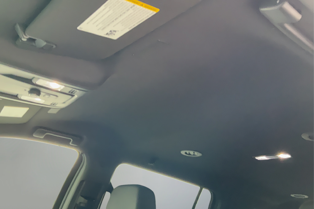 Certified 2025 Chevrolet Suburban LT RWD image 17