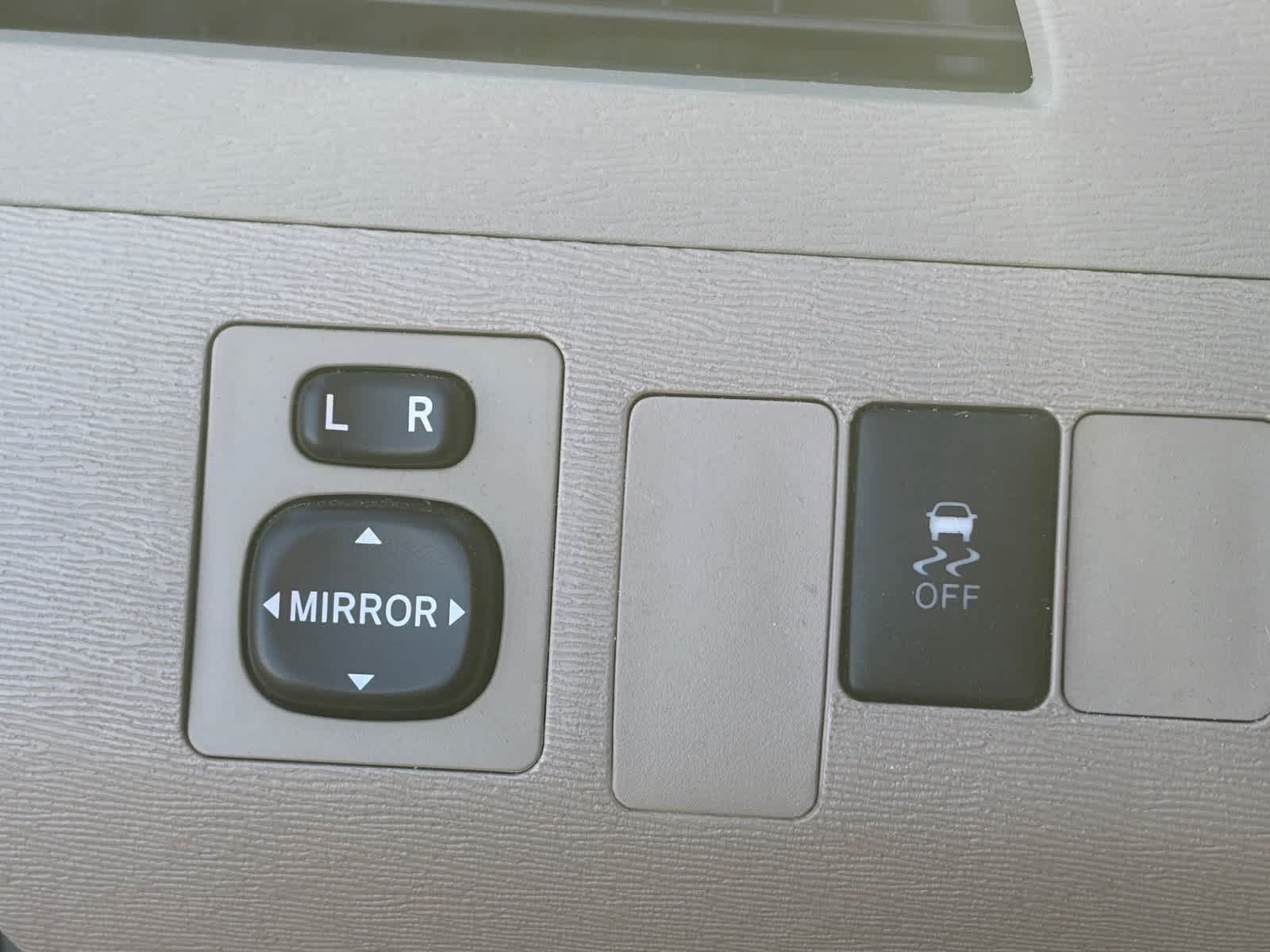 Used 2013 Toyota Sienna LE w/ Towing Pkg FWD image 9