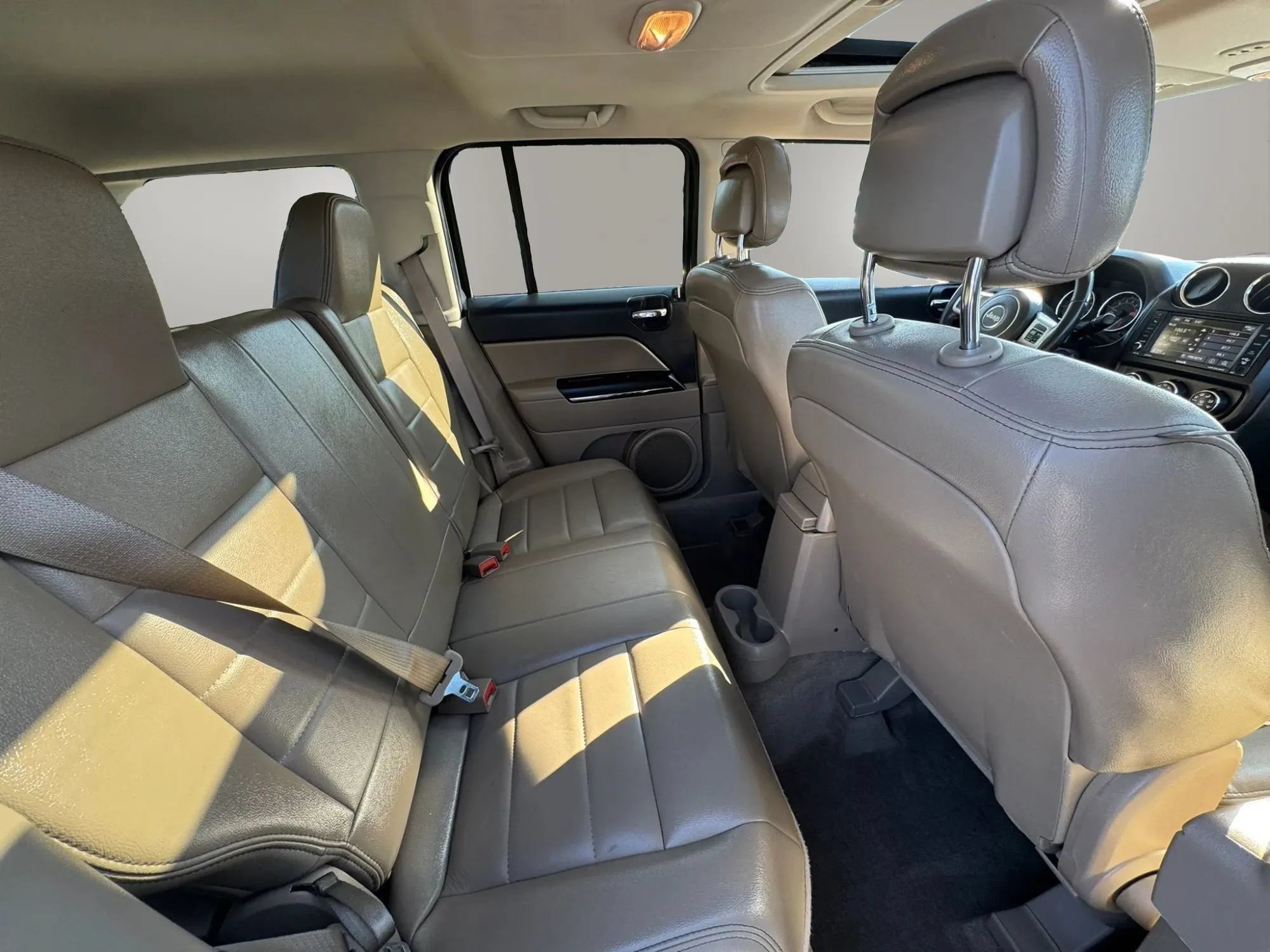 Used 2014 Jeep Patriot Limited w/ Sun/Sound Group FWD image 9