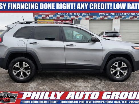 Used 2016 Jeep Cherokee Trailhawk w/ Comfort & Convenience Group AWD/4WD image 4