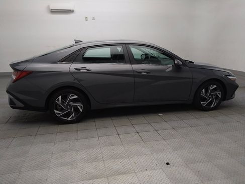 Used 2024 Hyundai Elantra Limited FWD image 10