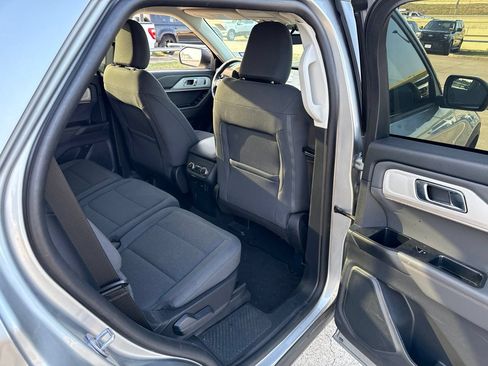 Used 2025 Ford Explorer Active RWD image 12