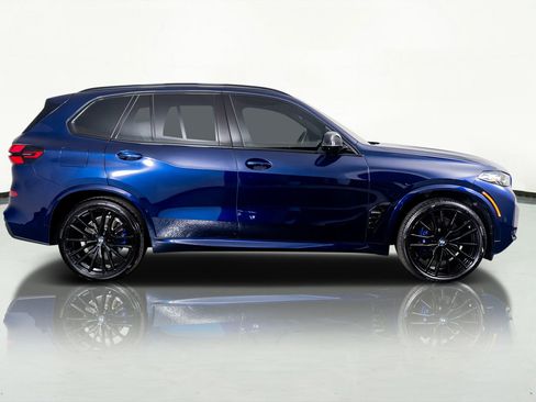 Used 2025 BMW X5 M60i w/ Premium Essential Package image 5