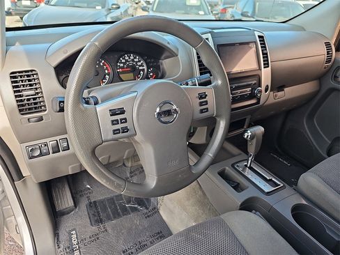 Used 2018 Nissan Frontier SV image 15