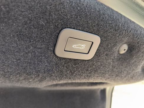 Used 2024 Jaguar XF R-Dynamic SE image 9