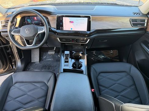 Used 2025 Volkswagen Atlas SE FWD image 28