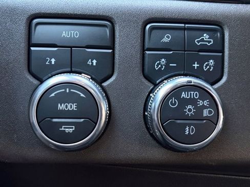 Used 2022 GMC Sierra 1500 SLT w/ SLT Convenience Package image 5