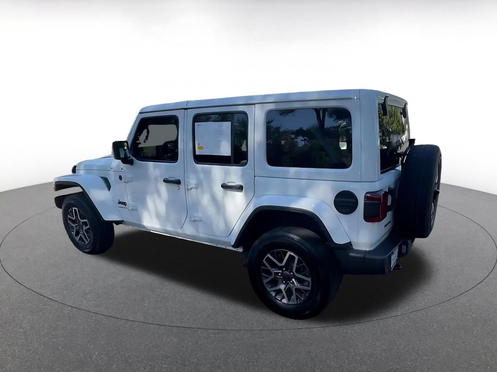 Used 2025 Jeep Wrangler Unlimited Sahara AWD/4WD image 9
