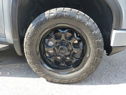 Used 2025 GMC Sierra 1500 AT4 w/ AT4 Premium Package AWD/4WD image 5
