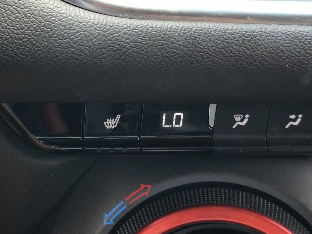 Used 2021 Chevrolet Blazer LT FWD image 25
