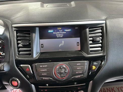 Used 2020 Nissan Pathfinder S AWD/4WD image 24